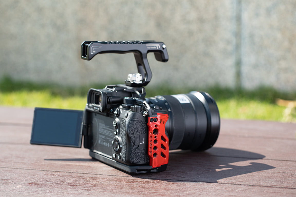 Image of a Sony Camera rigged out with a Smallrig Cage and top handle