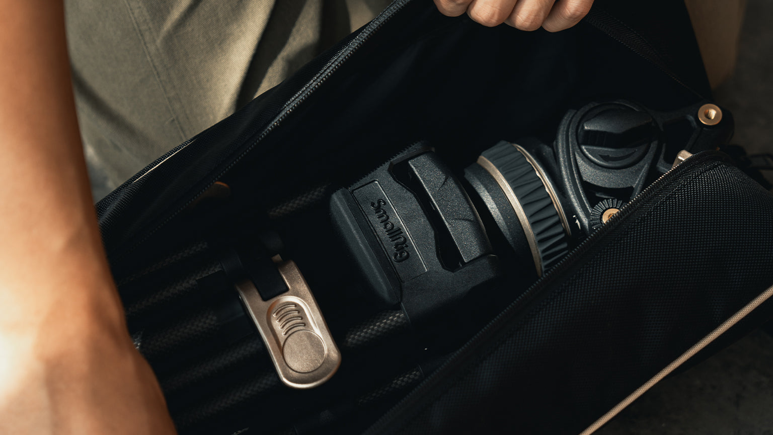 Image of a Smallrig Tripod in a bag
