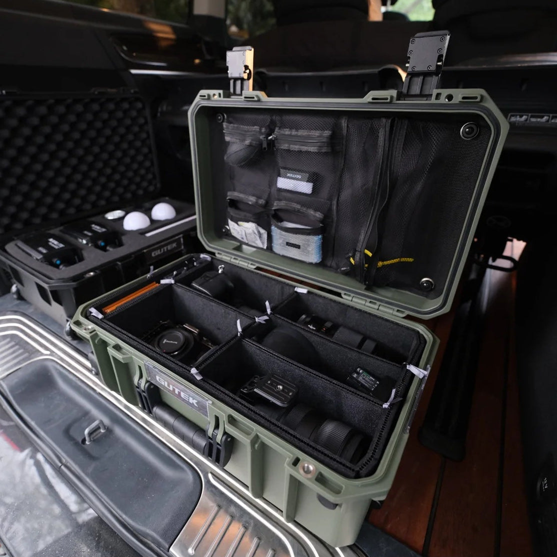 Gutek AS-LO-T300 lid organiser installed in T-300 hard case with camera gear and accessories in vehicle setup
